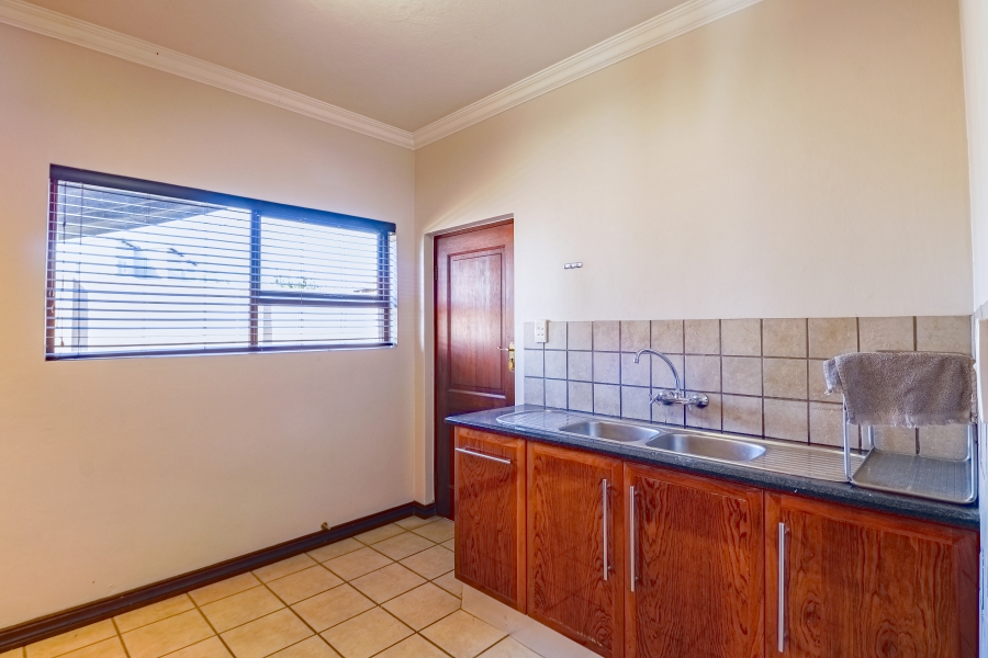 5 Bedroom Property for Sale in Willow Acres Gauteng