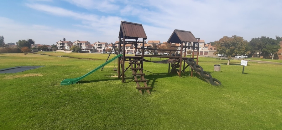 2 Bedroom Property for Sale in Glen Marais Gauteng