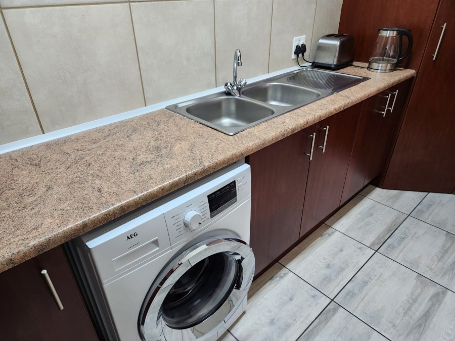 2 Bedroom Property for Sale in Glen Marais Gauteng