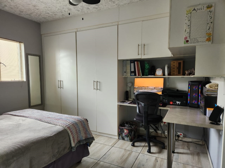 2 Bedroom Property for Sale in Glen Marais Gauteng
