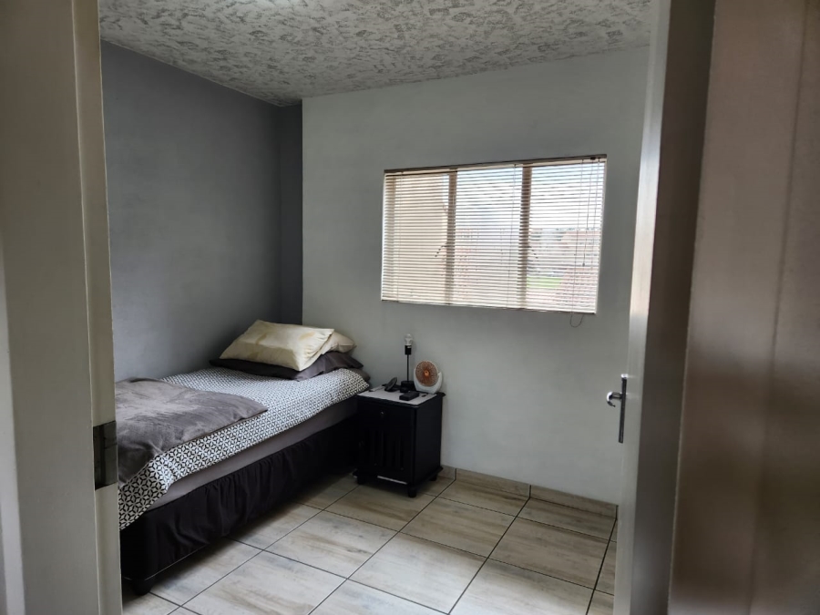 2 Bedroom Property for Sale in Glen Marais Gauteng