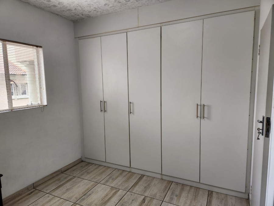 2 Bedroom Property for Sale in Glen Marais Gauteng