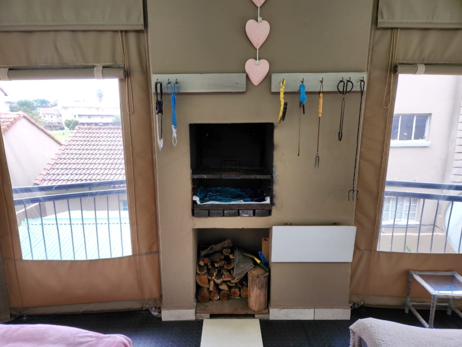 2 Bedroom Property for Sale in Glen Marais Gauteng