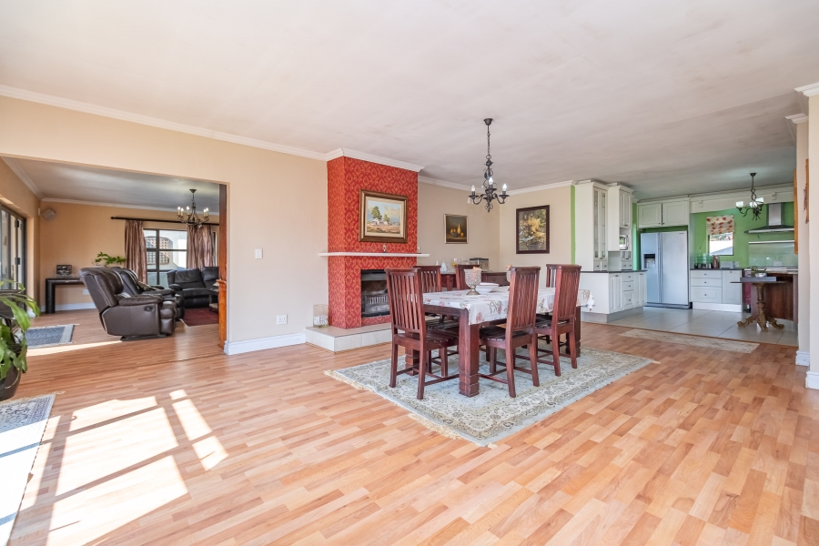 4 Bedroom Property for Sale in Norscot Gauteng
