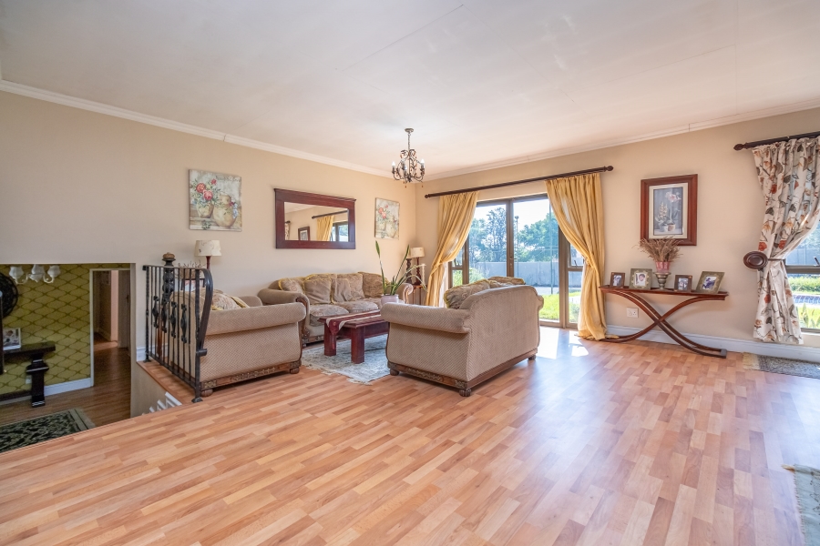 4 Bedroom Property for Sale in Norscot Gauteng