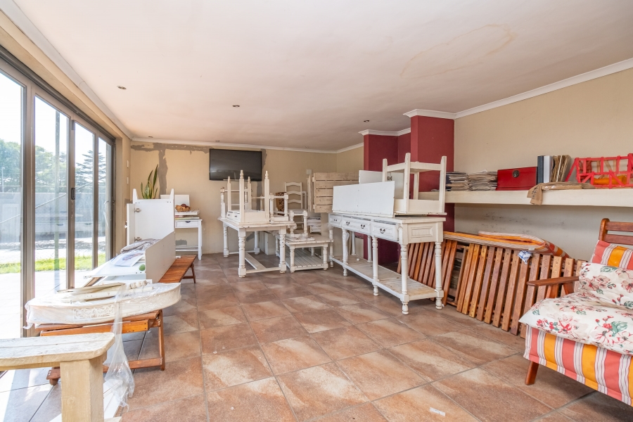 4 Bedroom Property for Sale in Norscot Gauteng