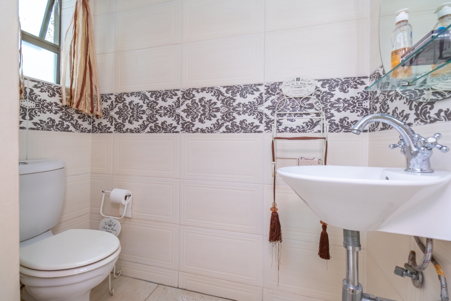 4 Bedroom Property for Sale in Norscot Gauteng