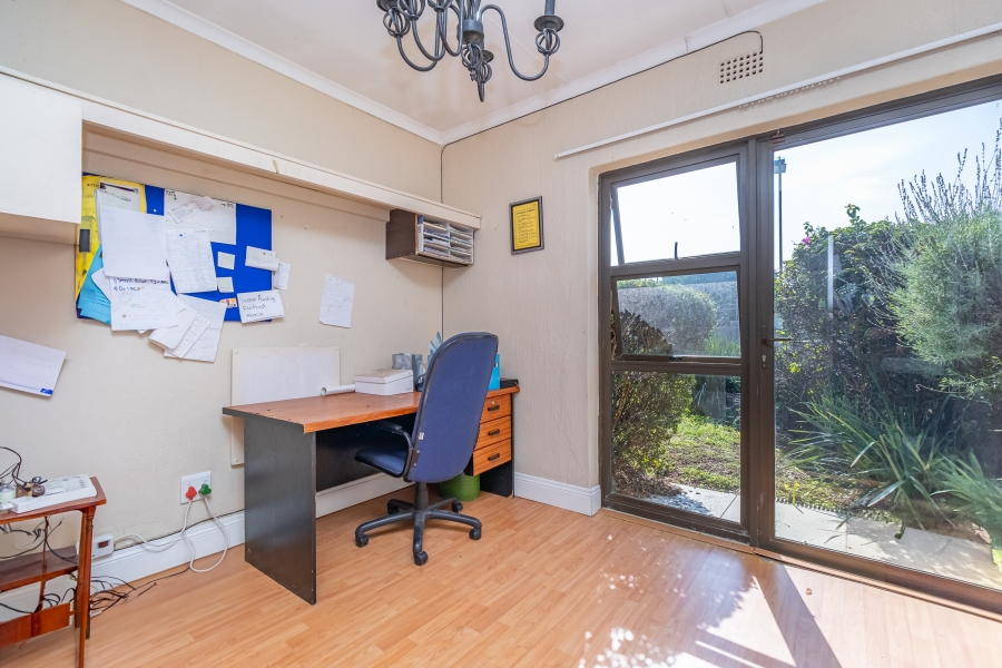 4 Bedroom Property for Sale in Norscot Gauteng