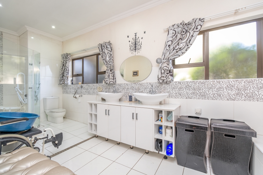 4 Bedroom Property for Sale in Norscot Gauteng