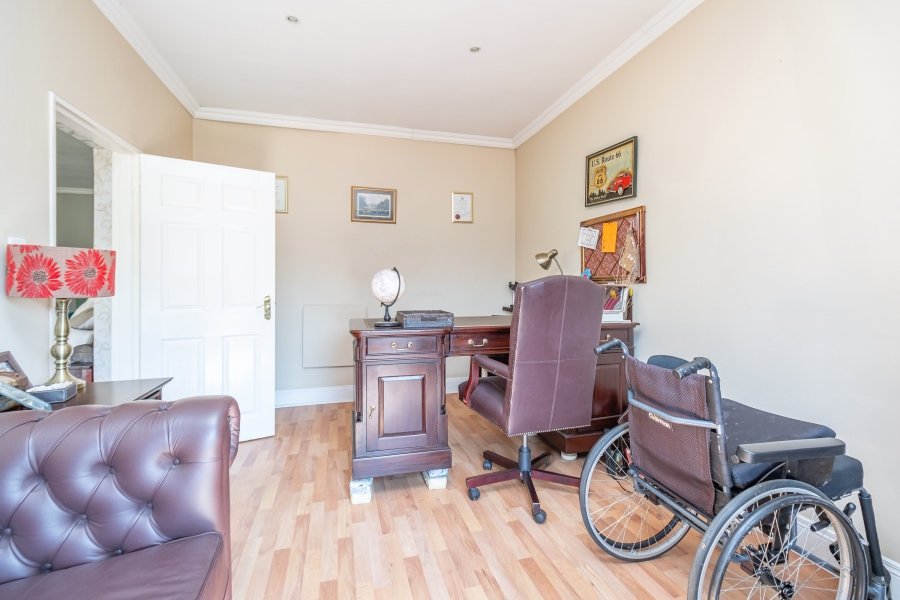 4 Bedroom Property for Sale in Norscot Gauteng