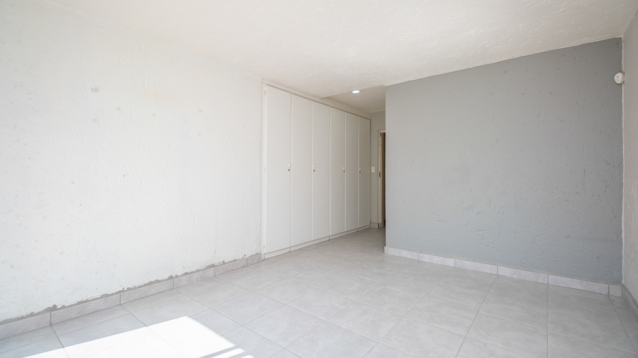 2 Bedroom Property for Sale in Northcliff Gauteng