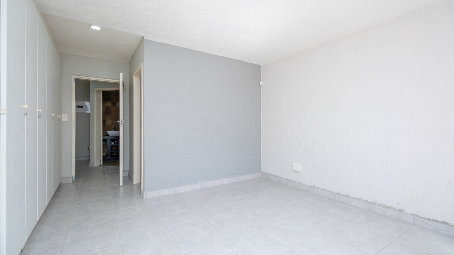 2 Bedroom Property for Sale in Northcliff Gauteng