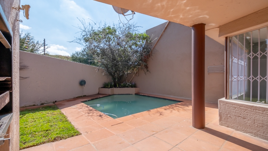 2 Bedroom Property for Sale in Northcliff Gauteng