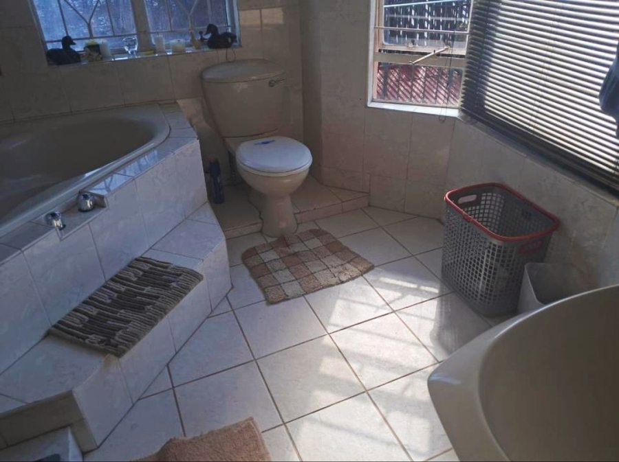 6 Bedroom Property for Sale in Suideroord Gauteng