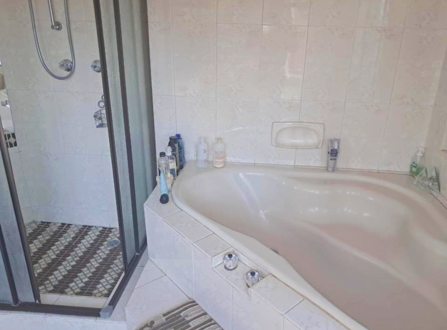 6 Bedroom Property for Sale in Suideroord Gauteng