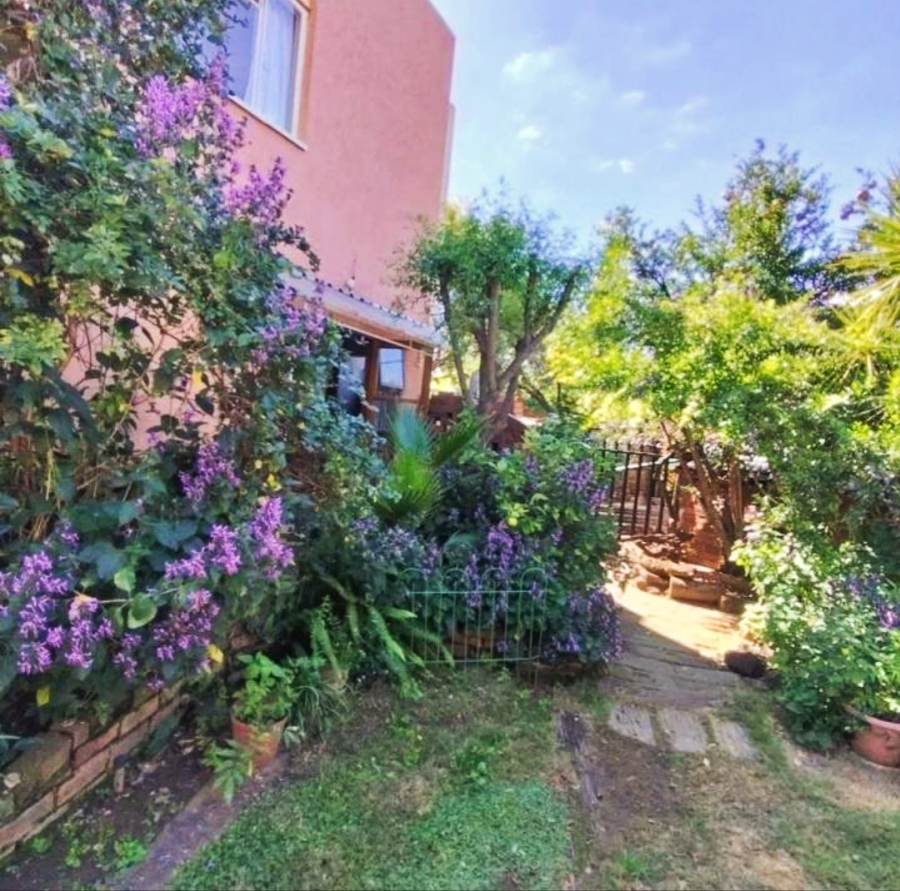 6 Bedroom Property for Sale in Suideroord Gauteng