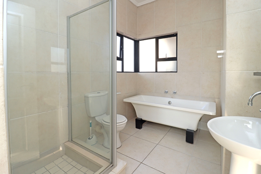 1 Bedroom Property for Sale in Greenstone Hill Gauteng