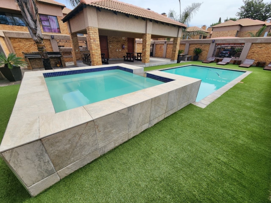 2 Bedroom Property for Sale in Ravenswood Gauteng