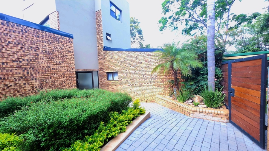 5 Bedroom Property for Sale in Eldoraigne Gauteng