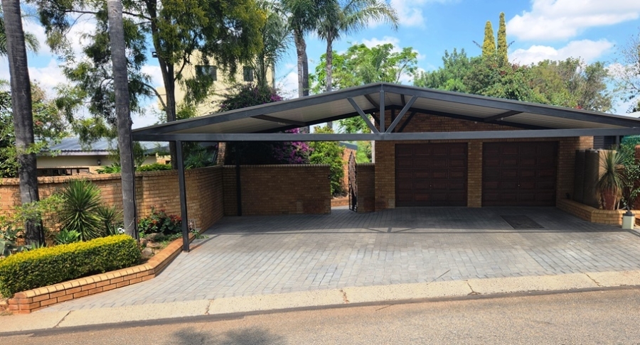 5 Bedroom Property for Sale in Eldoraigne Gauteng