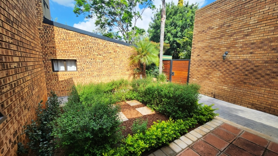 5 Bedroom Property for Sale in Eldoraigne Gauteng