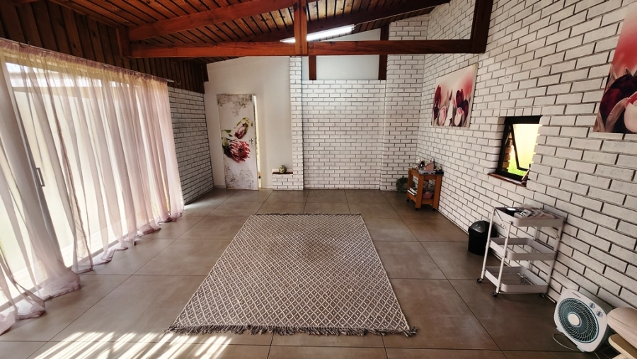 5 Bedroom Property for Sale in Eldoraigne Gauteng