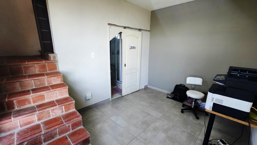 5 Bedroom Property for Sale in Eldoraigne Gauteng