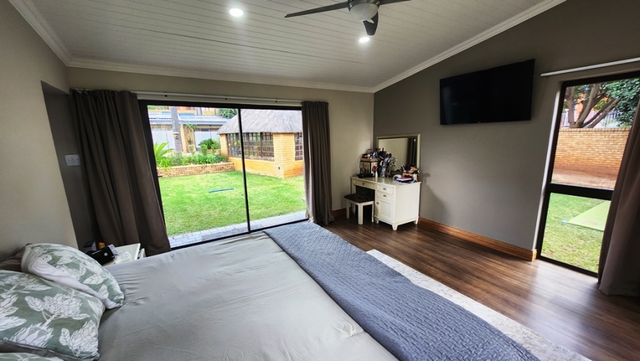 5 Bedroom Property for Sale in Eldoraigne Gauteng