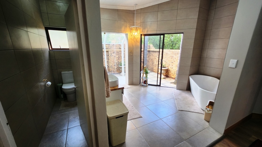 5 Bedroom Property for Sale in Eldoraigne Gauteng