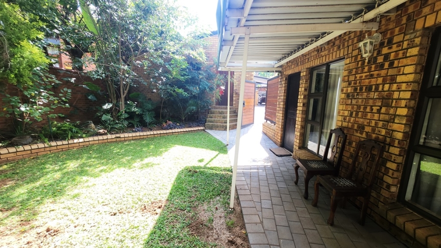 5 Bedroom Property for Sale in Eldoraigne Gauteng