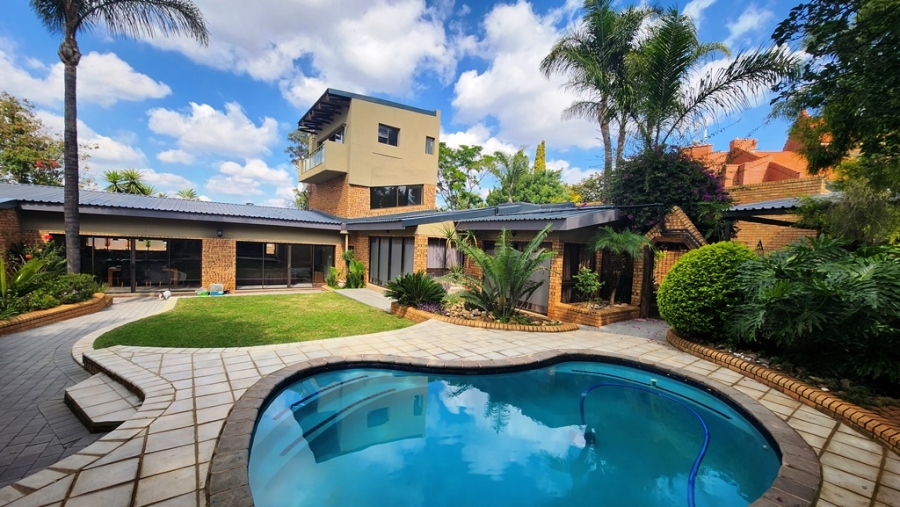5 Bedroom Property for Sale in Eldoraigne Gauteng