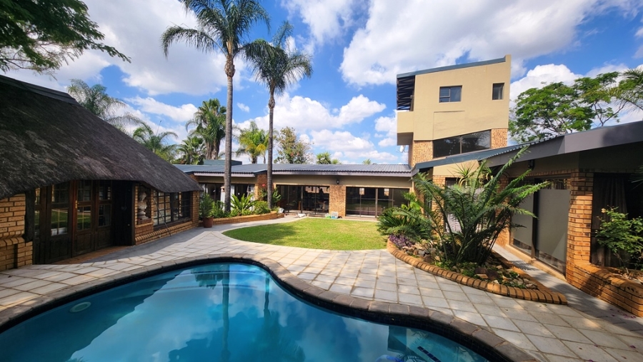 5 Bedroom Property for Sale in Eldoraigne Gauteng