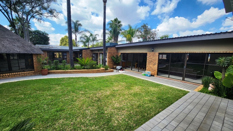 5 Bedroom Property for Sale in Eldoraigne Gauteng
