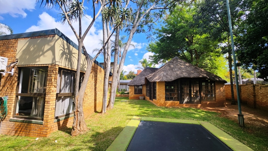 5 Bedroom Property for Sale in Eldoraigne Gauteng