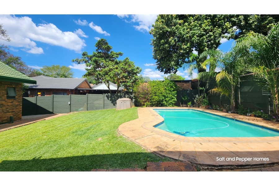 4 Bedroom Property for Sale in Magalieskruin Gauteng