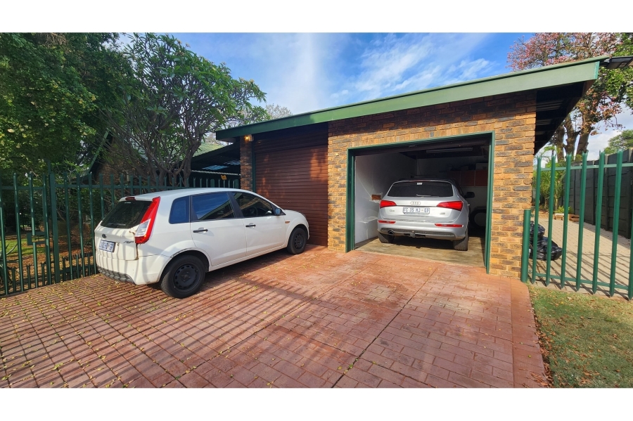 4 Bedroom Property for Sale in Magalieskruin Gauteng