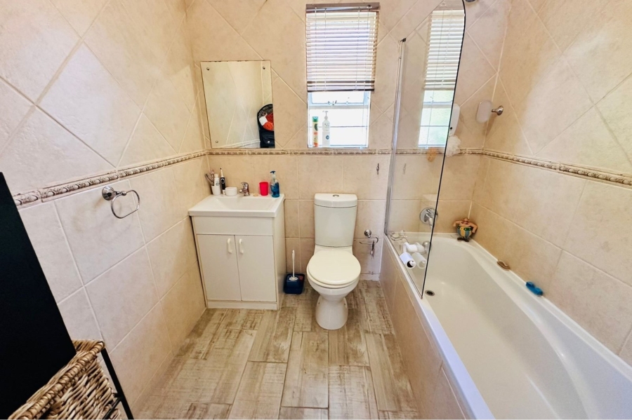 2 Bedroom Property for Sale in North Riding Gauteng