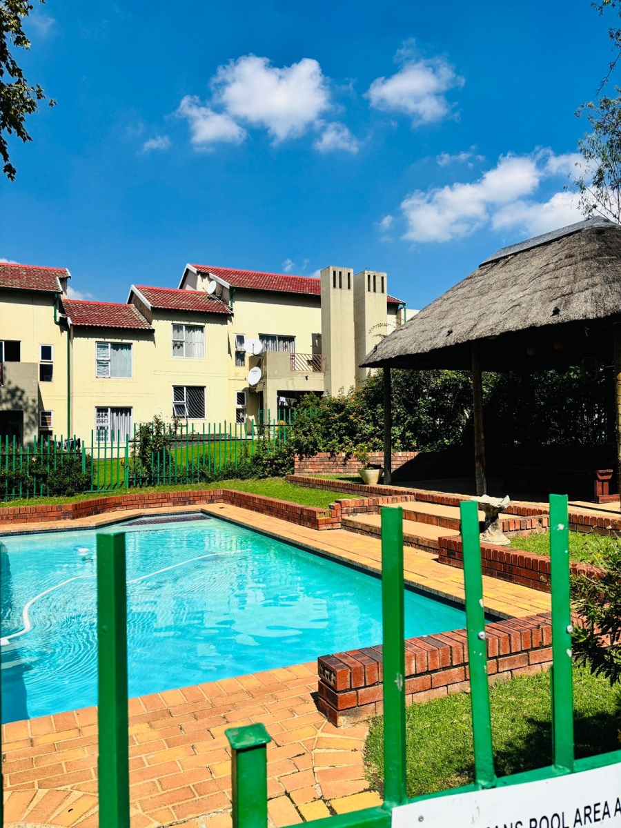 To Let 2 Bedroom Property for Rent in Bromhof Gauteng