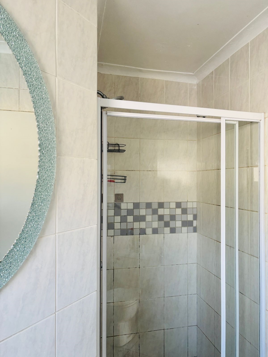 To Let 2 Bedroom Property for Rent in Bromhof Gauteng