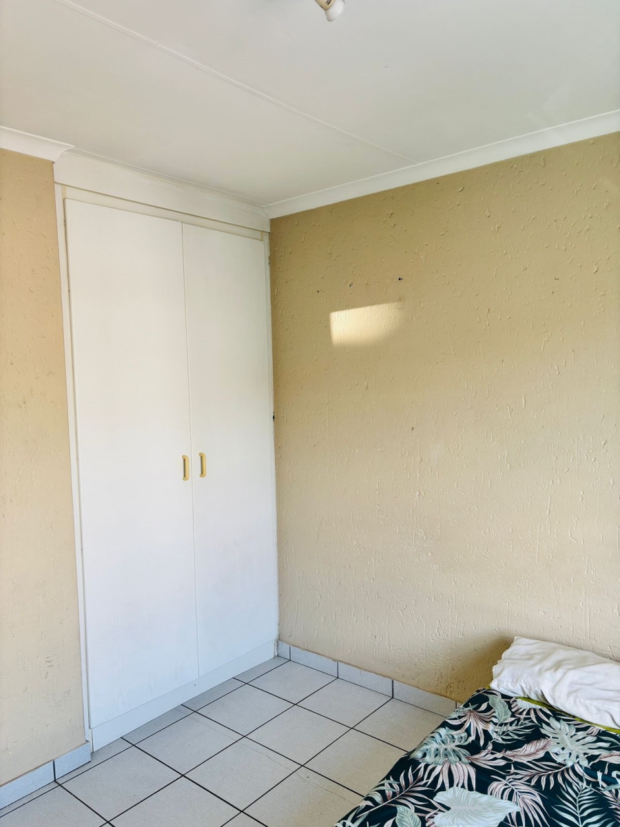 To Let 2 Bedroom Property for Rent in Bromhof Gauteng