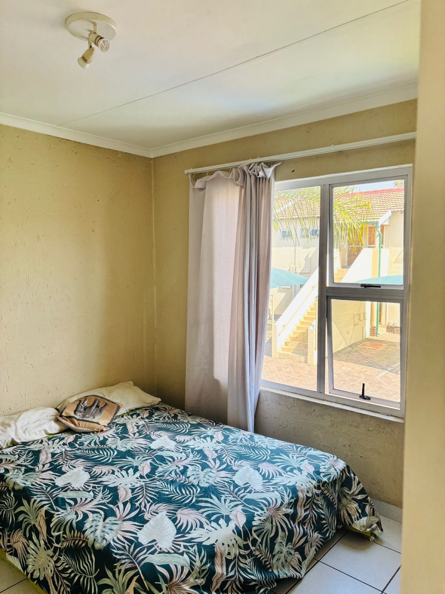 To Let 2 Bedroom Property for Rent in Bromhof Gauteng