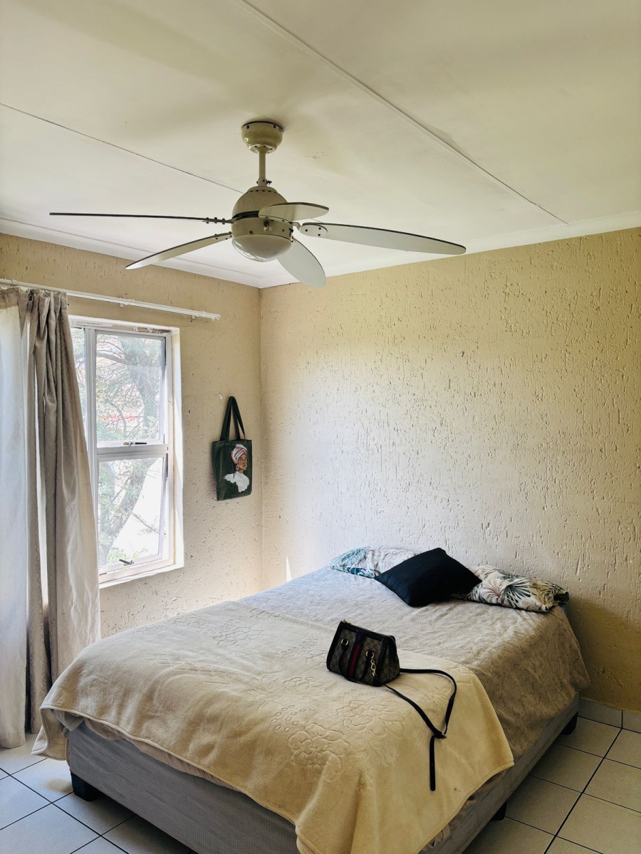 To Let 2 Bedroom Property for Rent in Bromhof Gauteng