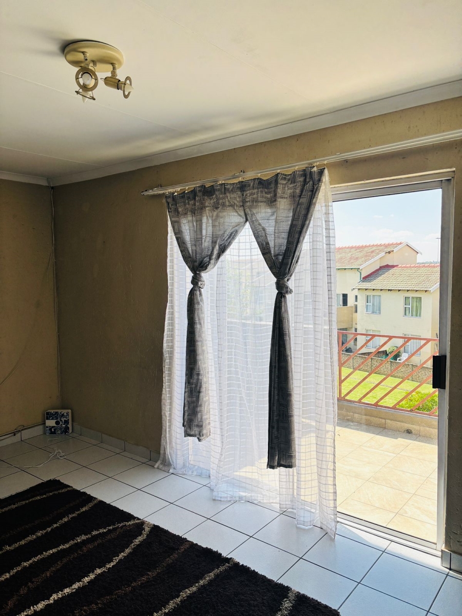 To Let 2 Bedroom Property for Rent in Bromhof Gauteng