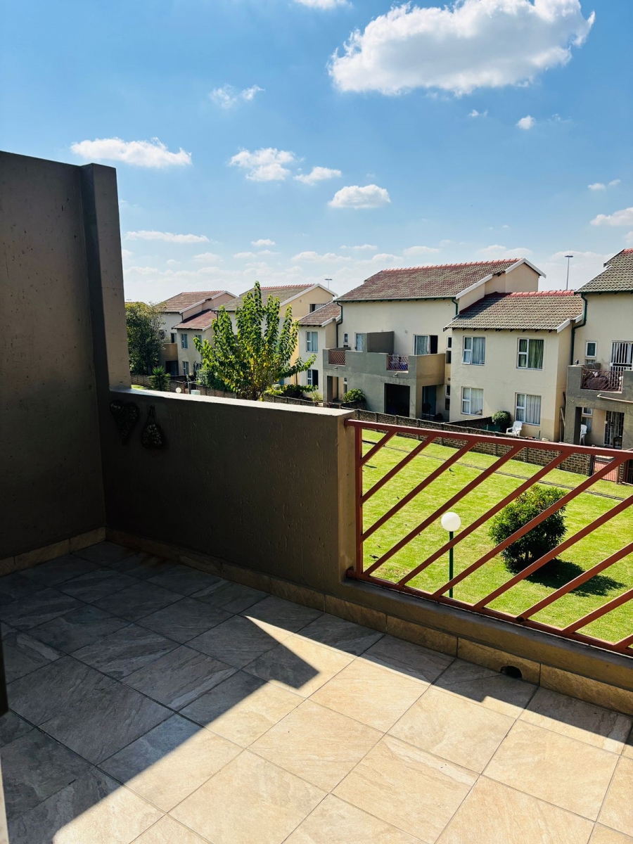 To Let 2 Bedroom Property for Rent in Bromhof Gauteng