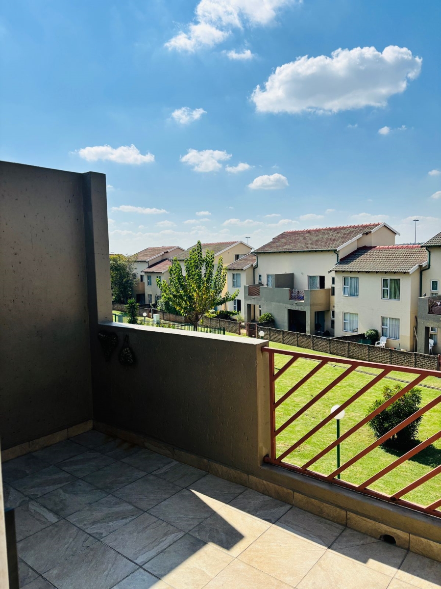 To Let 2 Bedroom Property for Rent in Bromhof Gauteng