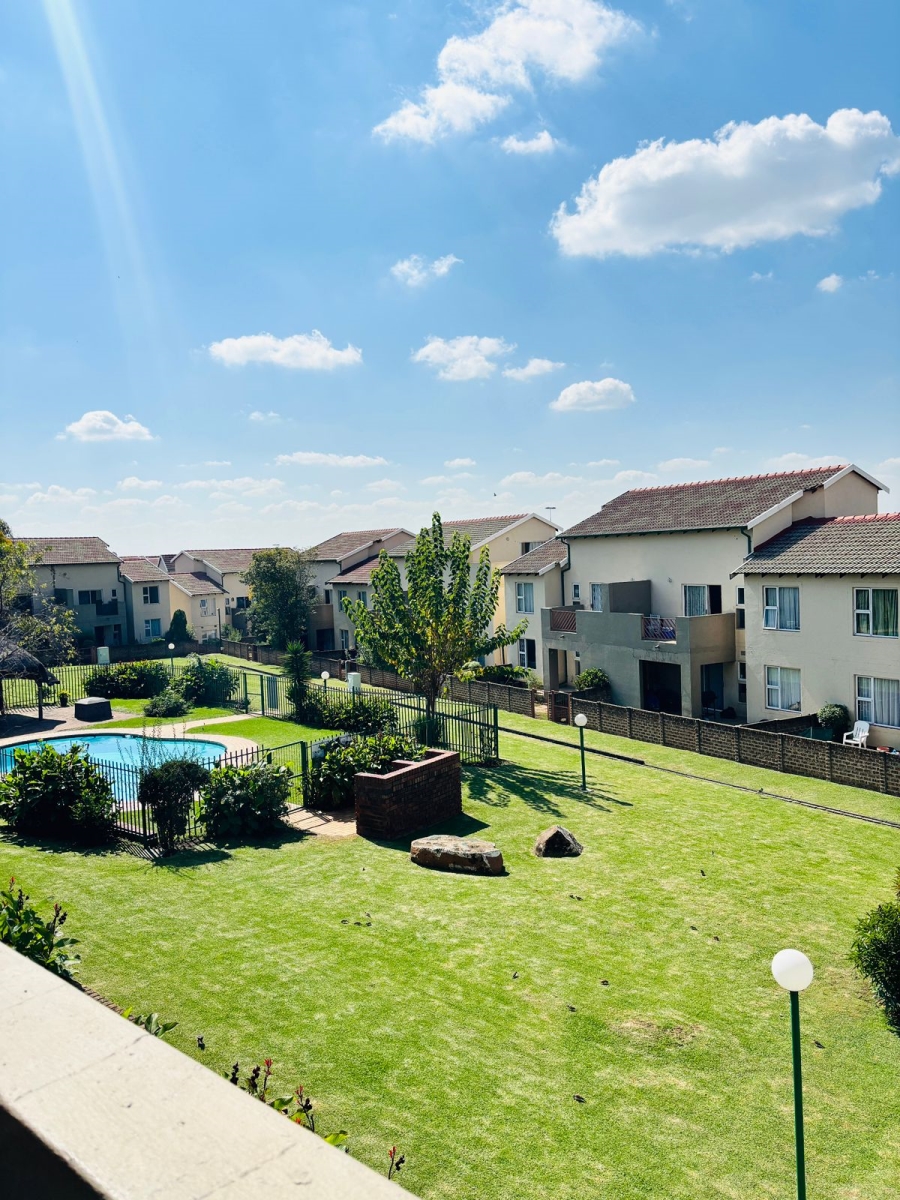To Let 2 Bedroom Property for Rent in Bromhof Gauteng