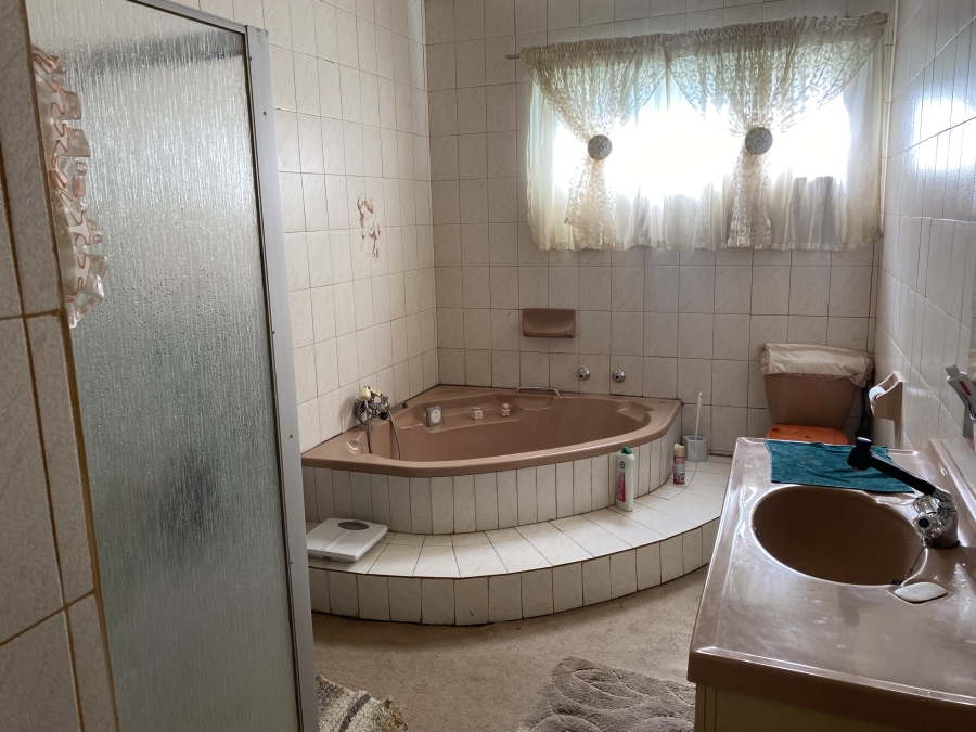 4 Bedroom Property for Sale in Palm Ridge Gauteng