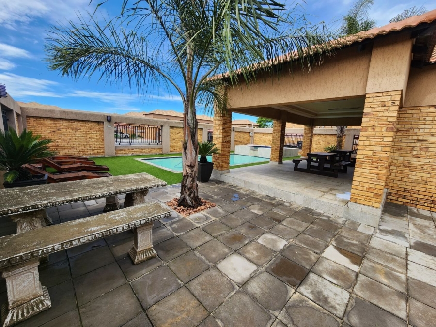 2 Bedroom Property for Sale in Ravenswood Gauteng