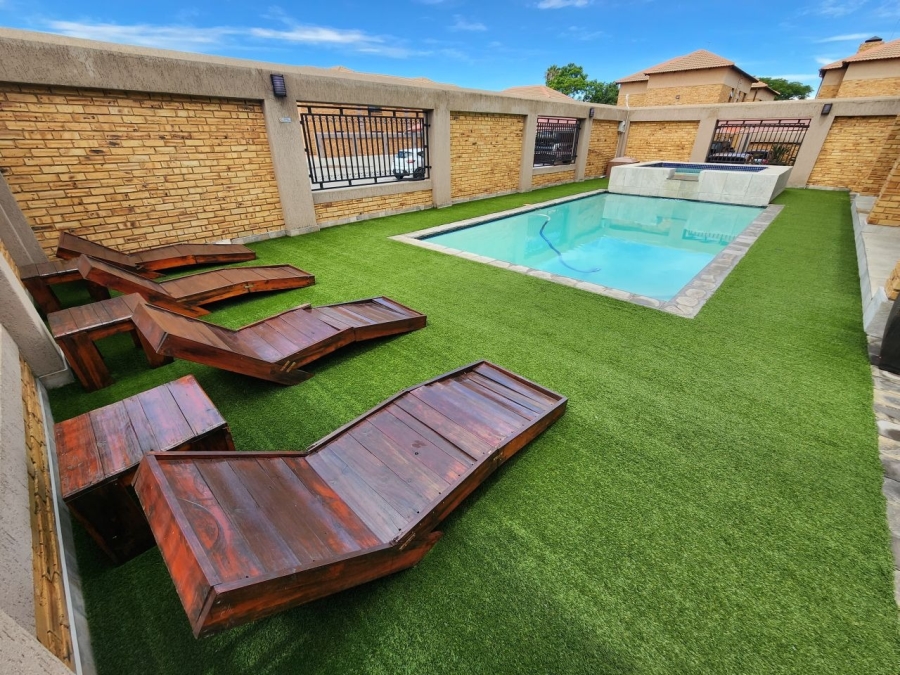 2 Bedroom Property for Sale in Ravenswood Gauteng