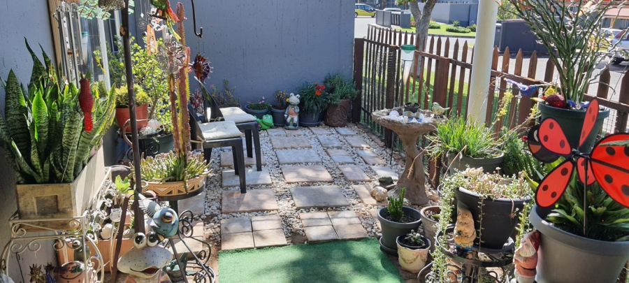 2 Bedroom Property for Sale in Greenstone Hill Gauteng
